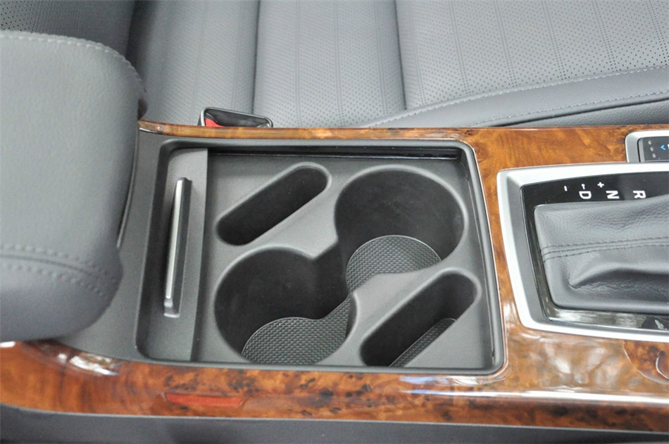 2014款 2.0L AT 旗舰型 座椅空间