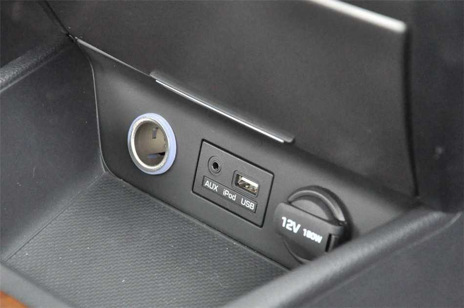 2014款 2.0L AT 旗舰型 座椅空间