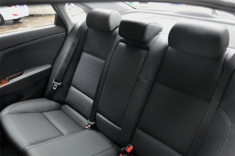 2014款 2.0L AT 旗舰型 座椅空间