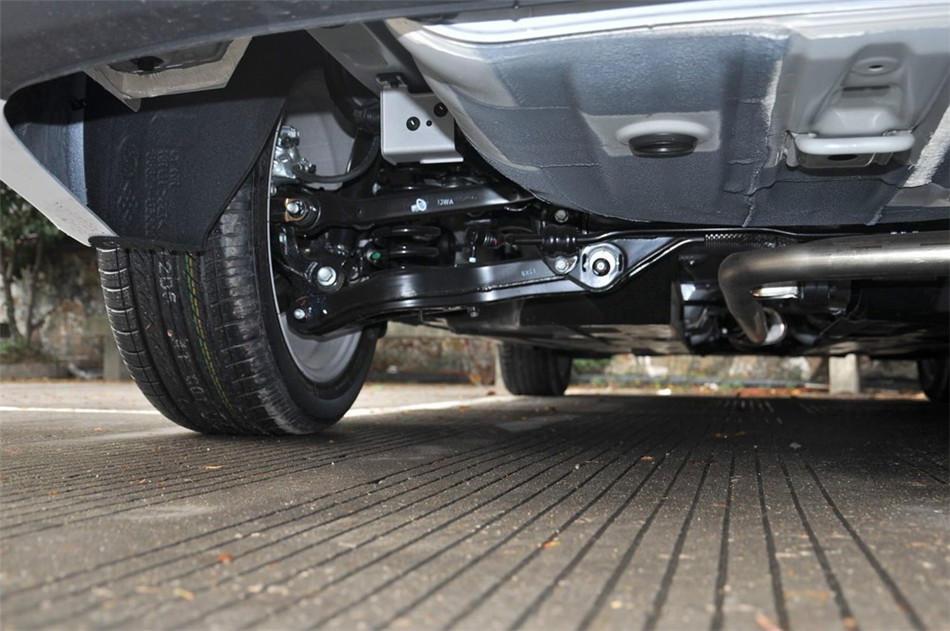 2014款 2.0L AT 旗舰型 引擎底盘