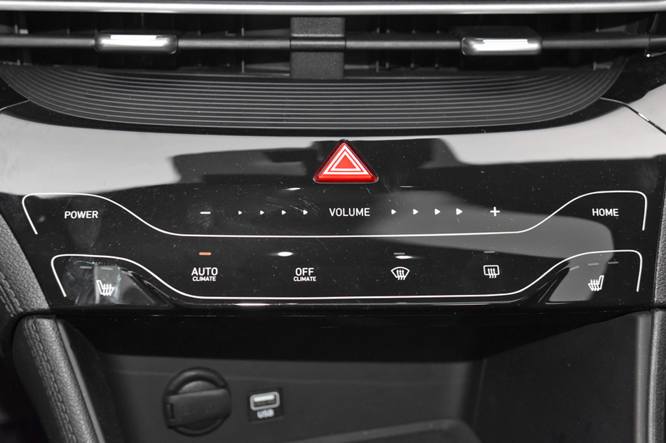 2021款 1.8L CVT尊贵版LUX 内饰