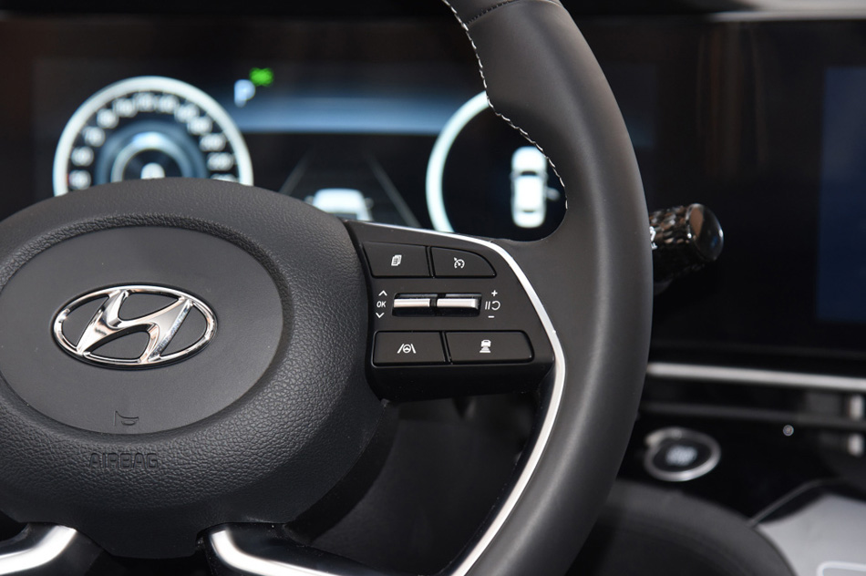 2021款 1.8L CVT尊贵版LUX 内饰