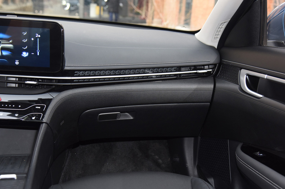 2021款 1.8L CVT尊贵版LUX 内饰