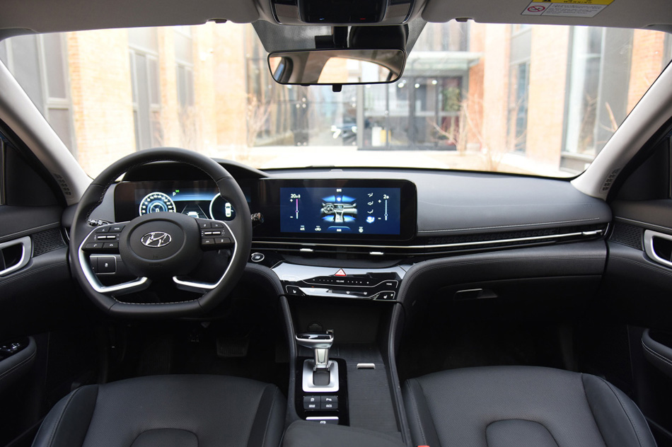 2021款 1.8L CVT尊贵版LUX 内饰