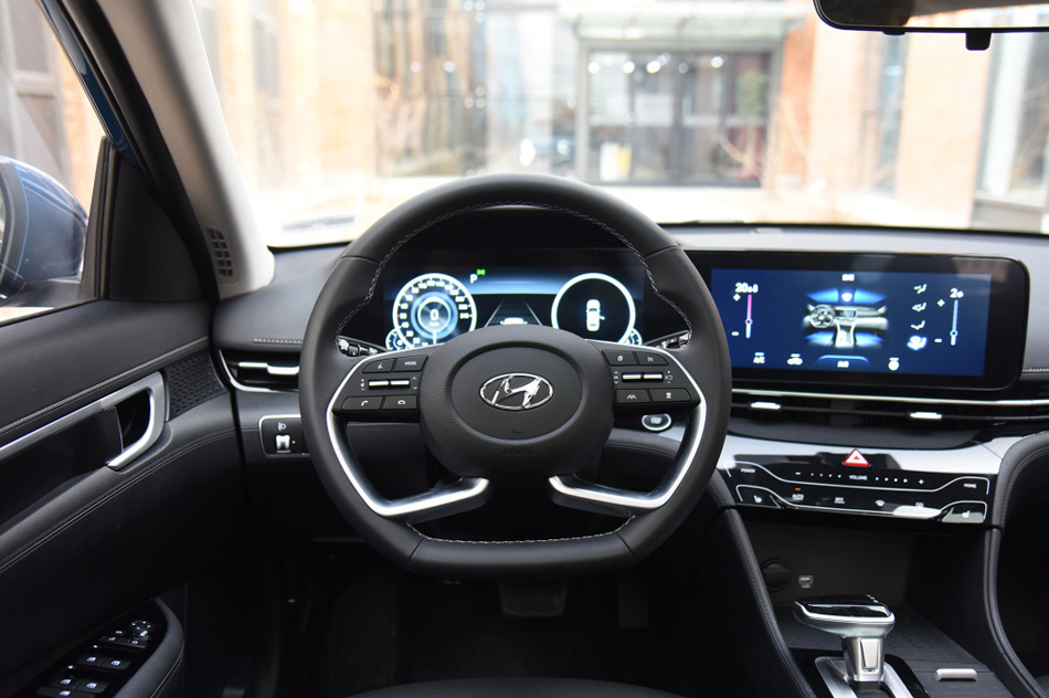 2021款 1.8L CVT尊贵版LUX 内饰