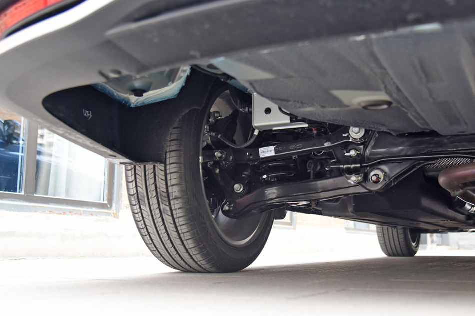 2021款 1.8L CVT尊贵版LUX 引擎底盘