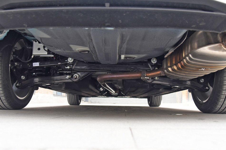 2021款 1.8L CVT尊贵版LUX 引擎底盘