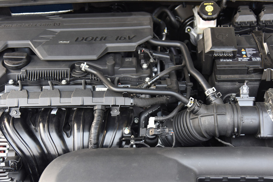 2021款 1.8L CVT尊贵版LUX 引擎底盘