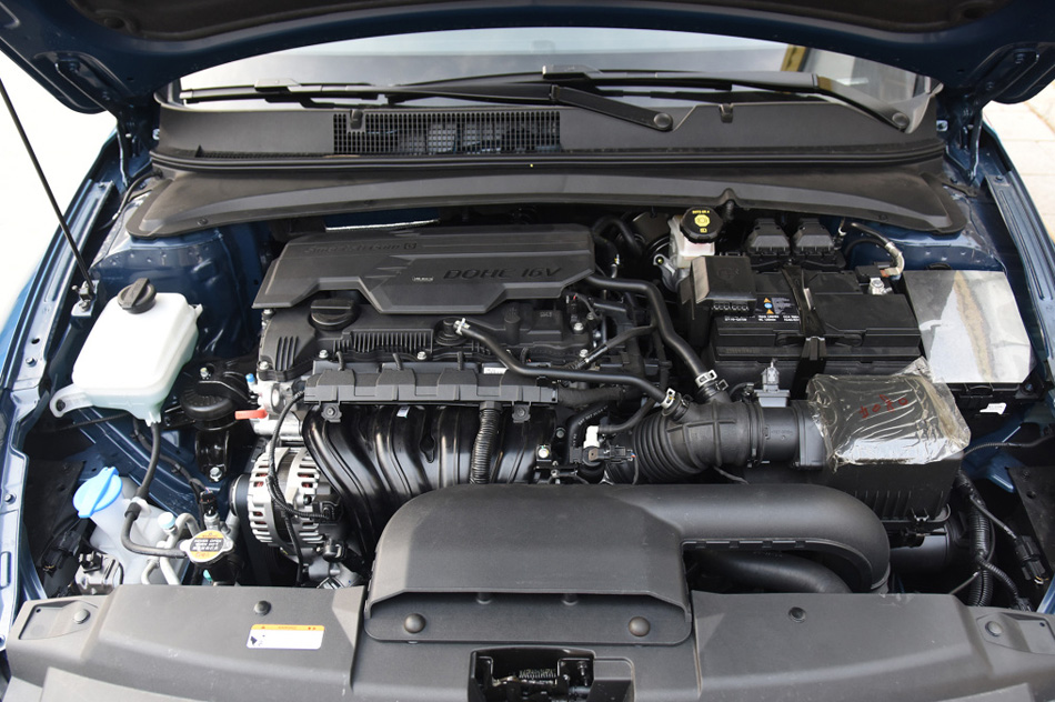 2021款 1.8L CVT尊贵版LUX 引擎底盘