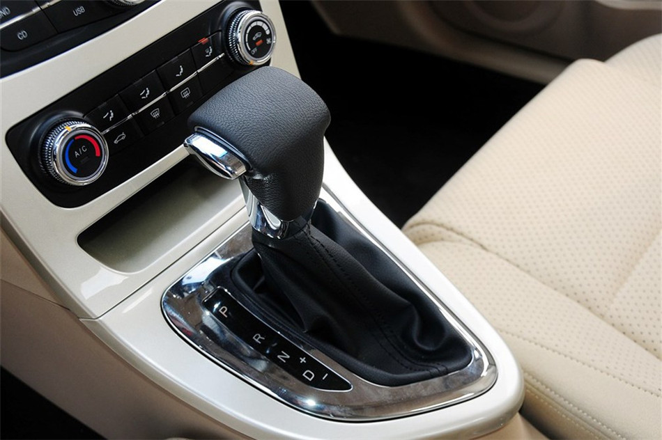 中华H330 2013款 1.5L AT 豪华型