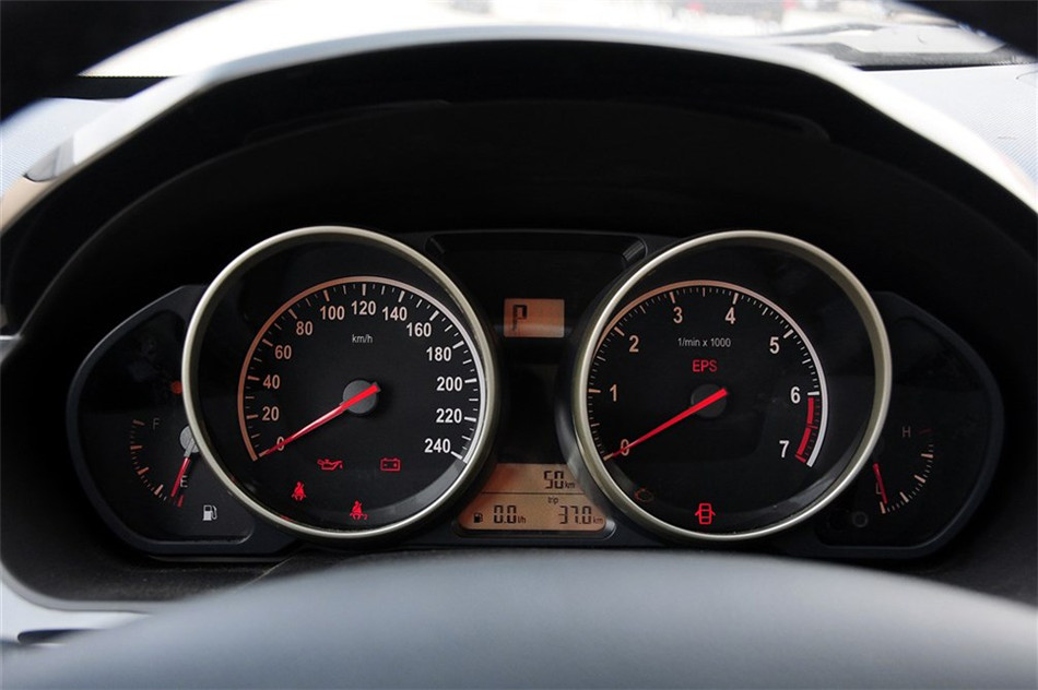 中华H330 2013款 1.5L AT 豪华型