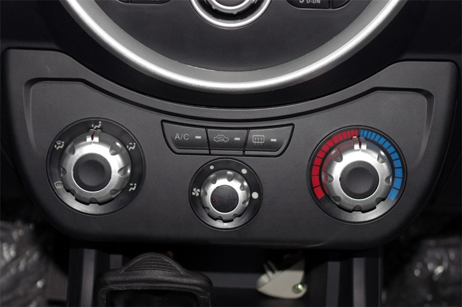 2014款 1.3L MT 手动豪华 内饰