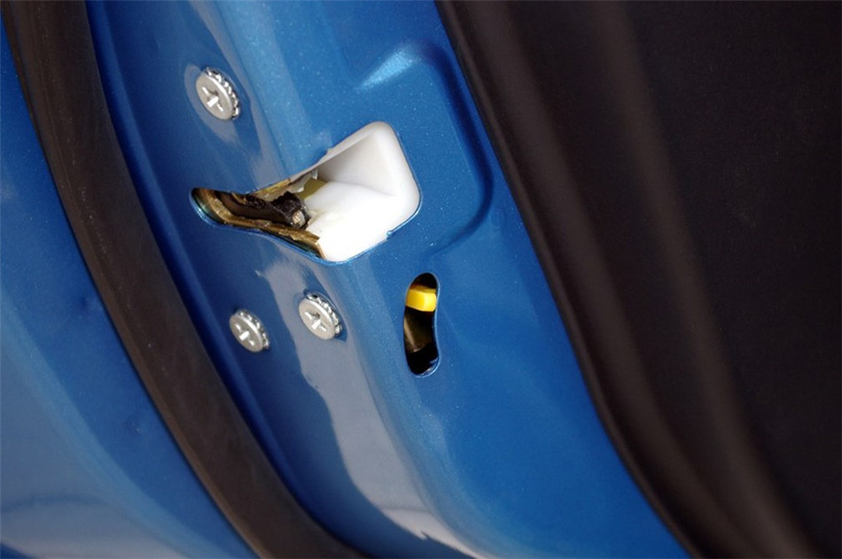 2014款 1.3L MT 手动豪华 座椅空间