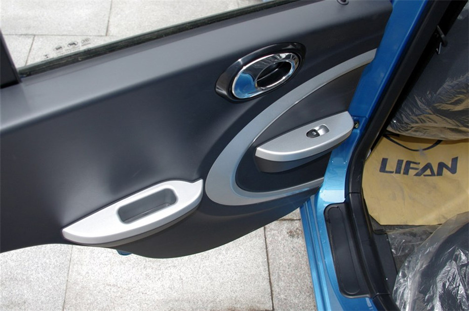 2014款 1.3L MT 手动豪华 座椅空间