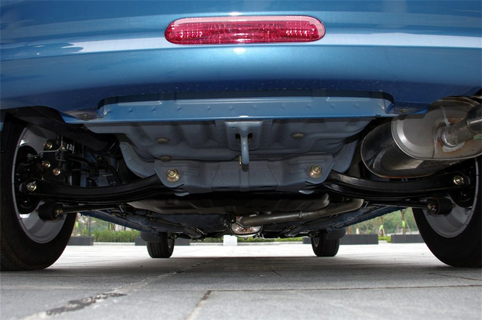 2014款 1.3L MT 手动豪华 引擎底盘