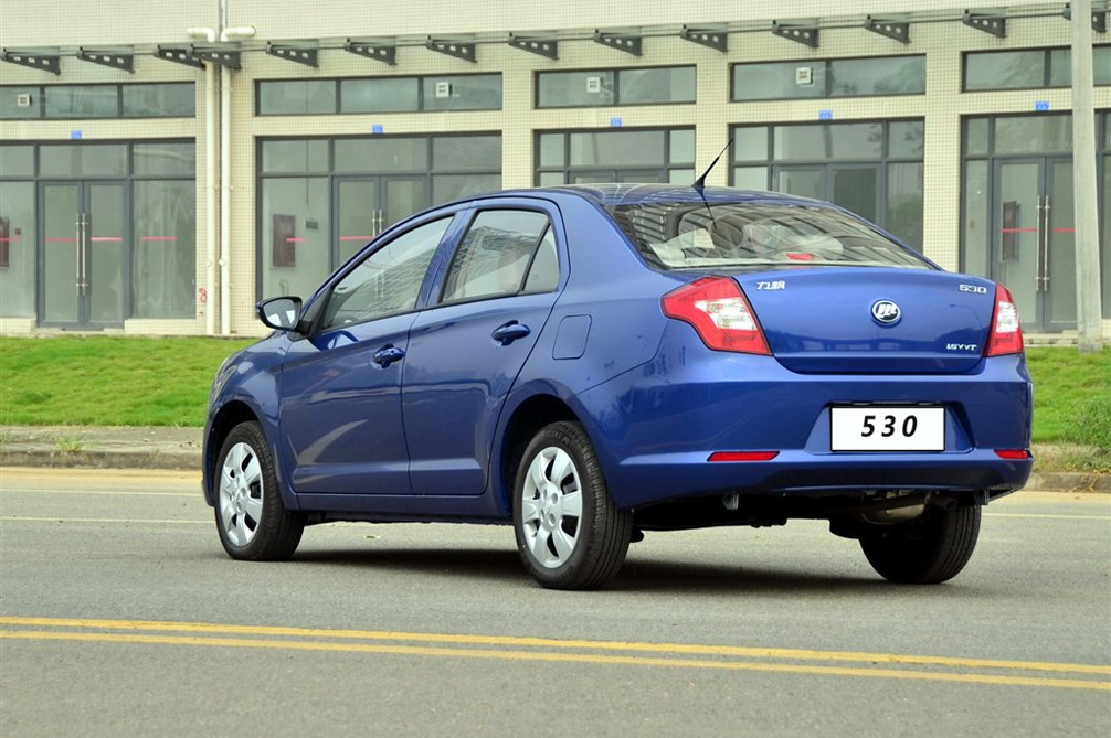 2014款 1.3L MT 手动标准型 外观