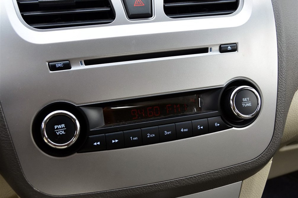 2014款 1.3L MT 手动标准型 内饰