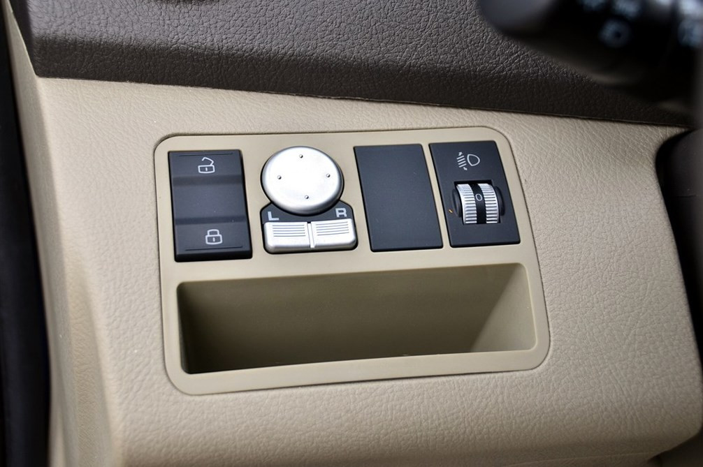 2014款 1.3L MT 手动标准型 内饰