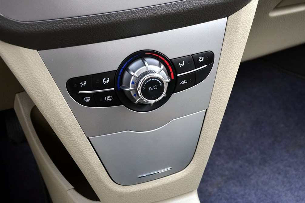 2014款 1.3L MT 手动标准型 内饰