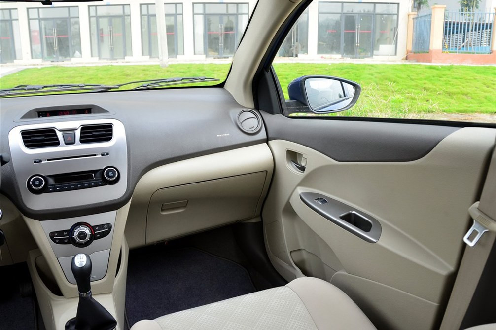 2014款 1.3L MT 手动标准型 内饰