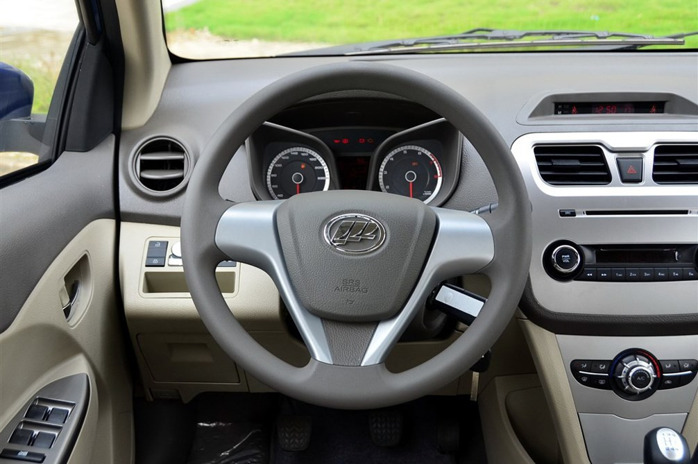 2014款 1.3L MT 手动标准型 内饰