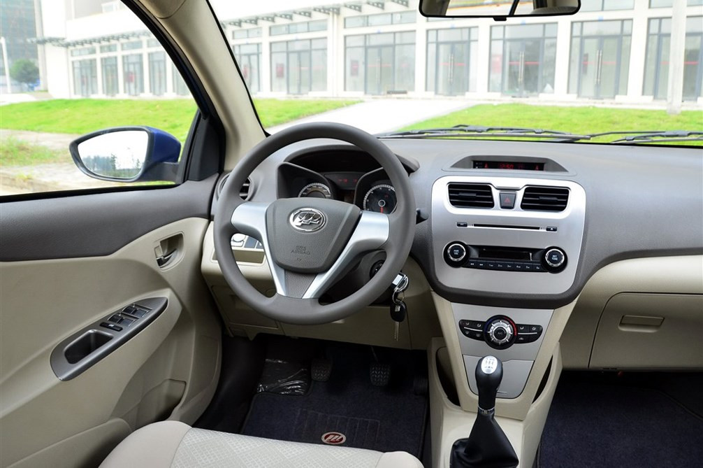 2014款 1.3L MT 手动标准型 内饰