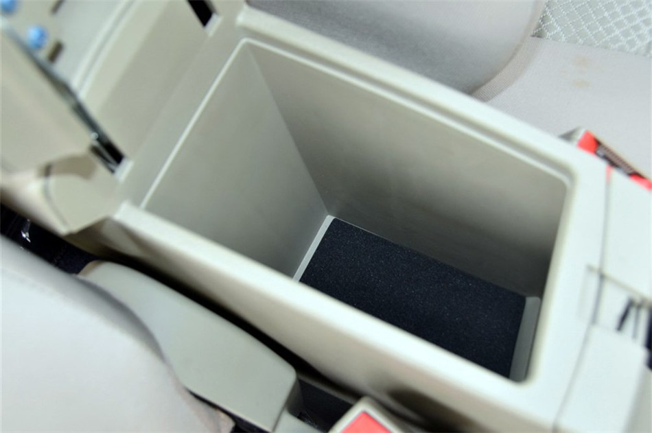 2014款 1.3L MT 手动标准型 座椅空间