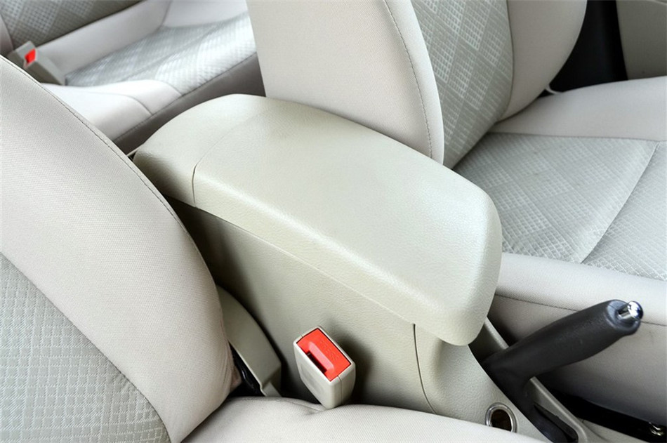 2014款 1.3L MT 手动标准型 座椅空间