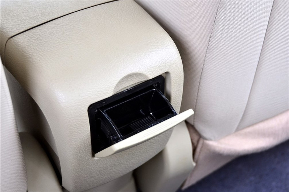 2014款 1.3L MT 手动标准型 座椅空间