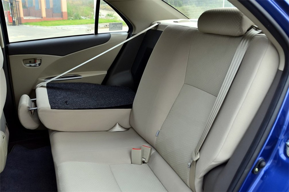 2014款 1.3L MT 手动标准型 座椅空间