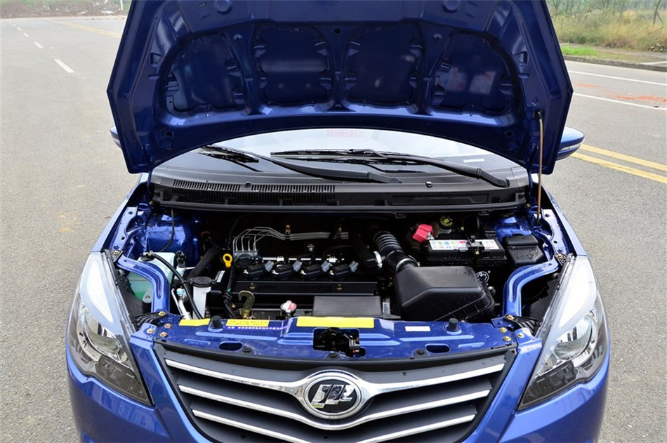 2014款 1.3L MT 手动标准型 引擎底盘