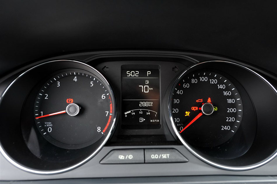 2015款 230TSI DSG豪华版 内饰