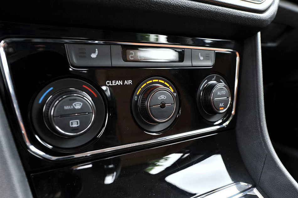 2015款 230TSI DSG豪华版 内饰