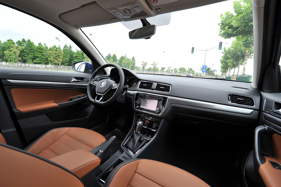 2015款 230TSI DSG豪华版 内饰