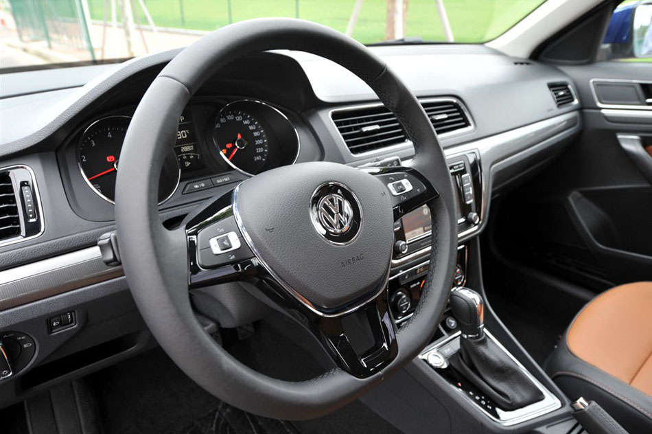 2015款 230TSI DSG豪华版 内饰