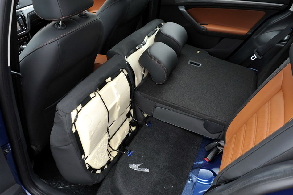 2015款 230TSI DSG豪华版 座椅空间