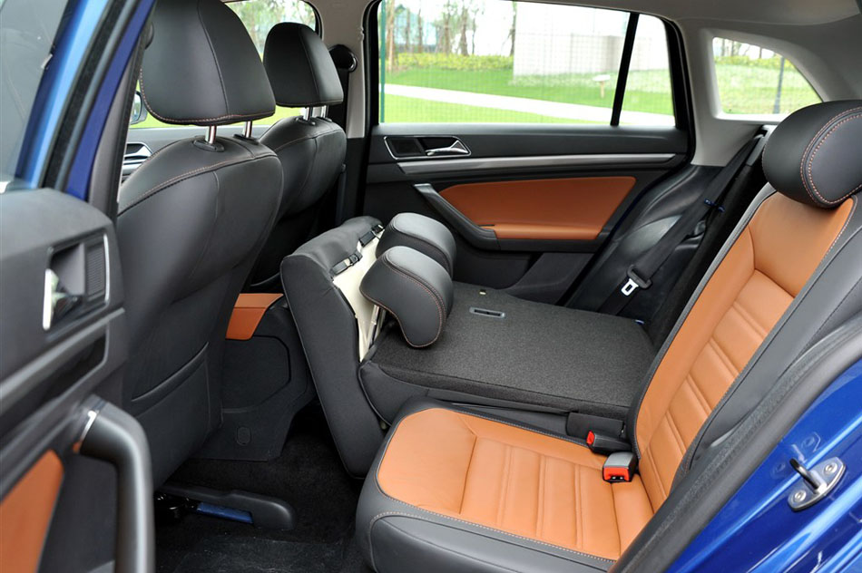 2015款 230TSI DSG豪华版 座椅空间