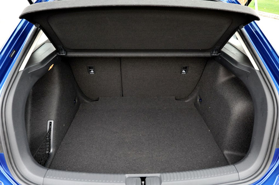 2015款 230TSI DSG豪华版 座椅空间