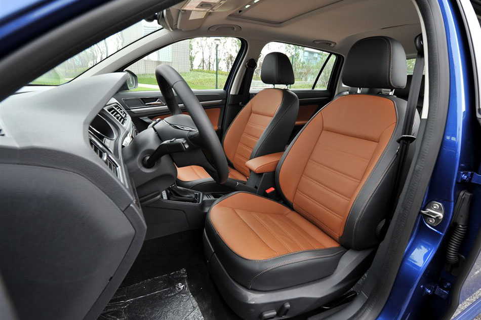 2015款 230TSI DSG豪华版 座椅空间