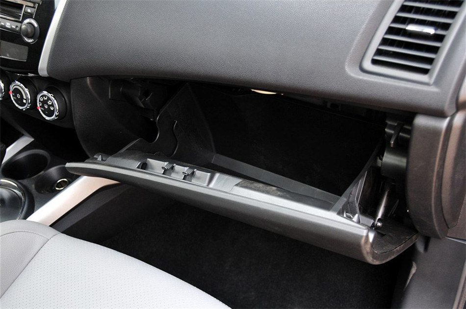 2013款标致4008 2.0L四驱豪华型