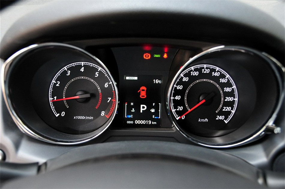 2013款标致4008 2.0L四驱豪华型