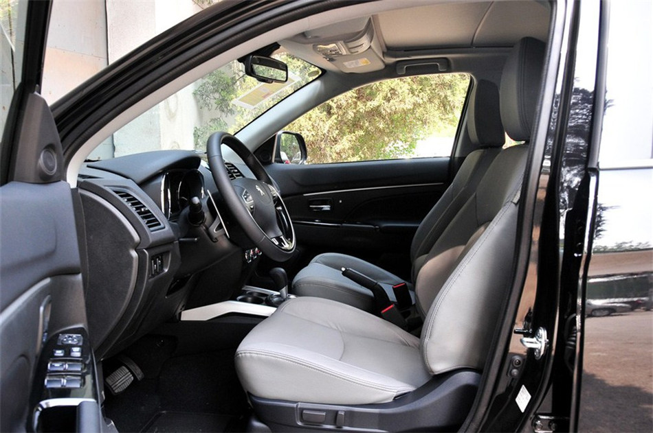 2013款标致4008 2.0L四驱豪华型