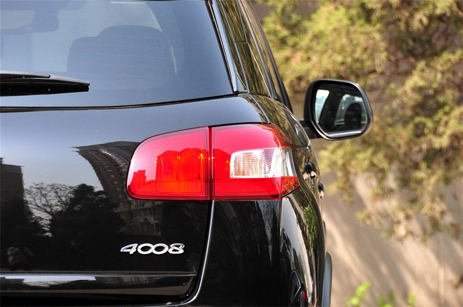 2013款标致4008 2.0L四驱豪华型