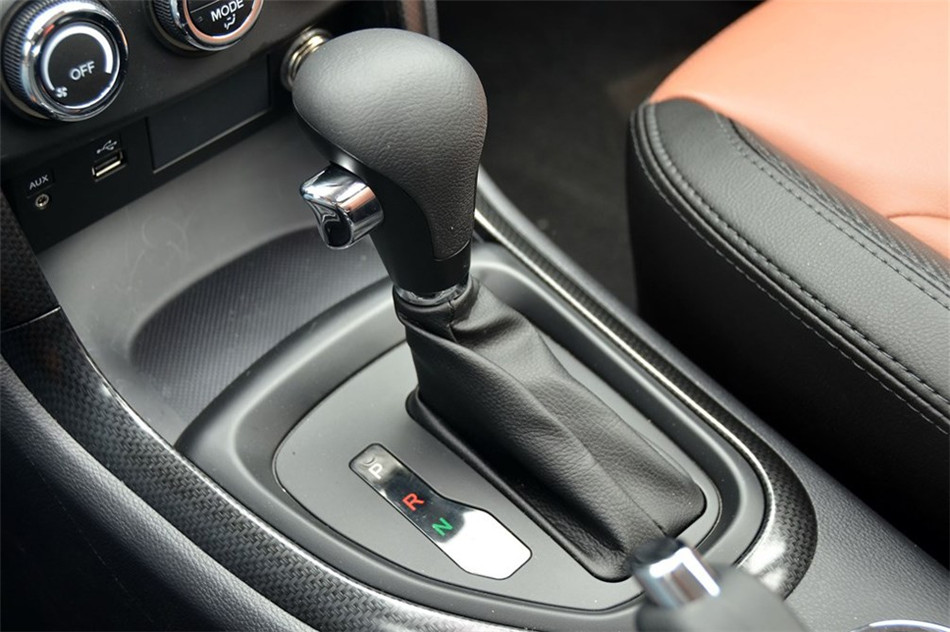 海马S7 2013款 2.0L AT 智享型 内饰