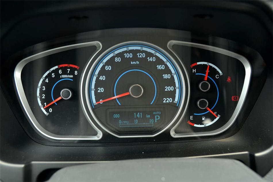 海马S7 2013款 2.0L AT 智享型 内饰