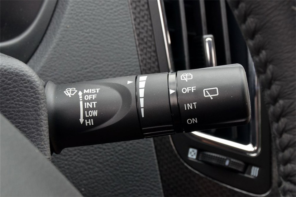 海马S7 2013款 2.0L AT 智享型 内饰