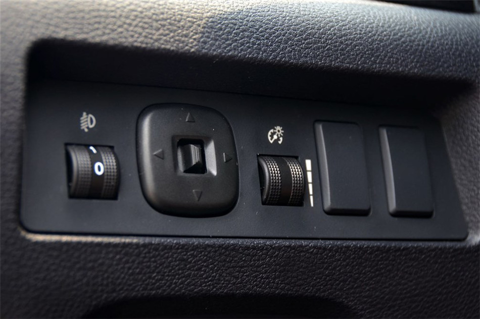 海马S7 2013款 2.0L AT 智享型 内饰