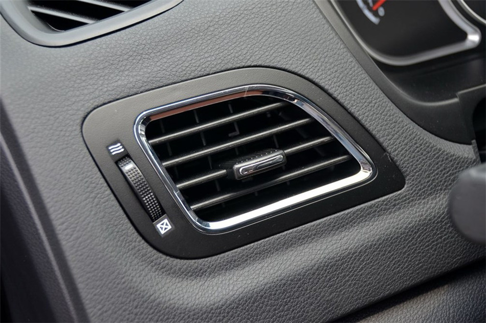 海马S7 2013款 2.0L AT 智享型 内饰