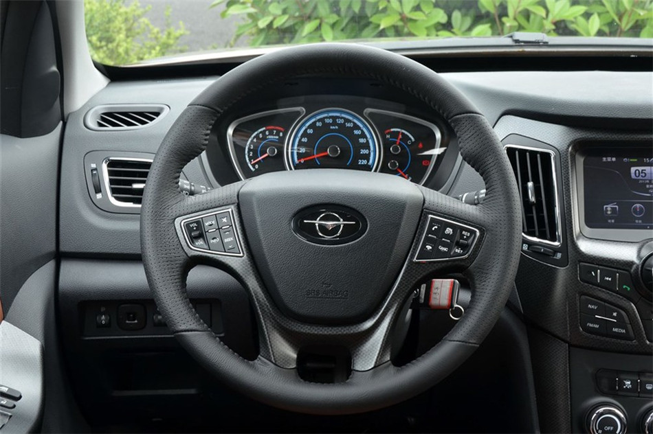 海马S7 2013款 2.0L AT 智享型 内饰