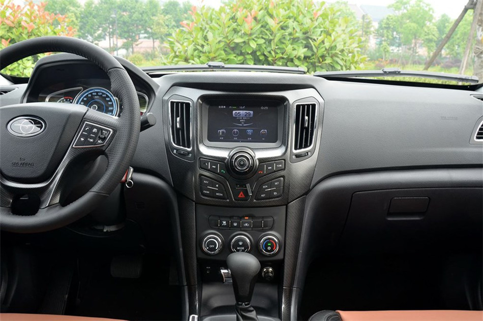 海马S7 2013款 2.0L AT 智享型 内饰